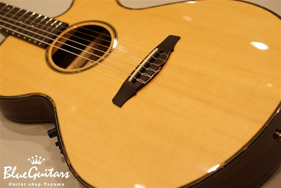 Crews Maniac Sound EG-1500C | Blue Guitars Online Store