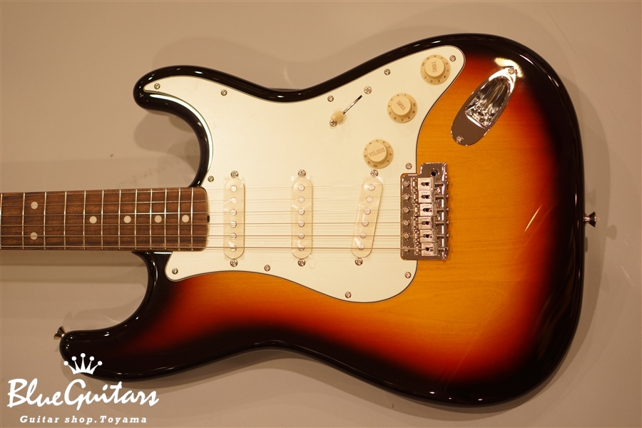 Fender - Japan Exclusive Classic 60s STRAT - 3TS | Blue Guitars ...