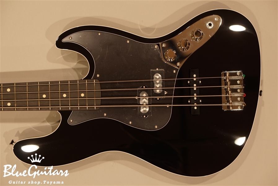 Fender - Japan Exclusive Aerodyne Jazz Bass - Black | Blue Guitars