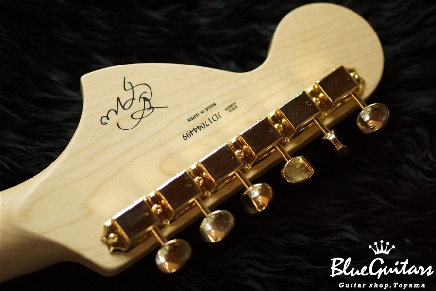 Fender MAMI STRATOCASTER | Blue Guitars Online Store