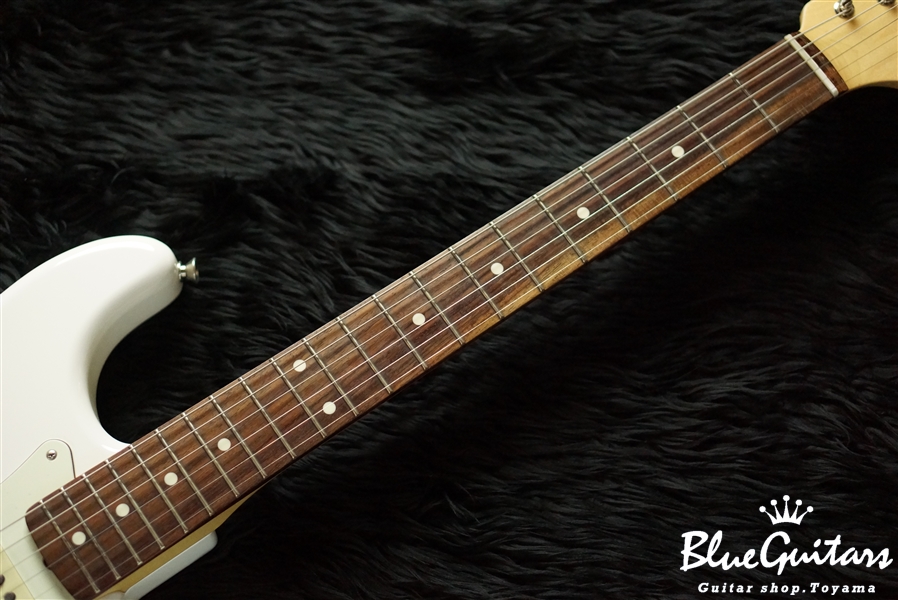 Fender Made In Japan Hybrid 60s Stratocaster - Arctic White Fender Made In Japan Hybrid 60s Stratocaster - Arctic White