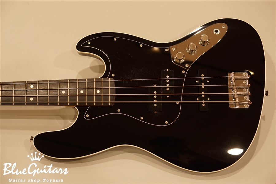 Fender - Japan Exclusive Aerodyne Jazz Bass - Black | Blue Guitars
