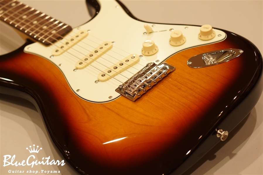 Fender Made In Japan Hybrid 60s Stratocaster - 3-Color Sunburst