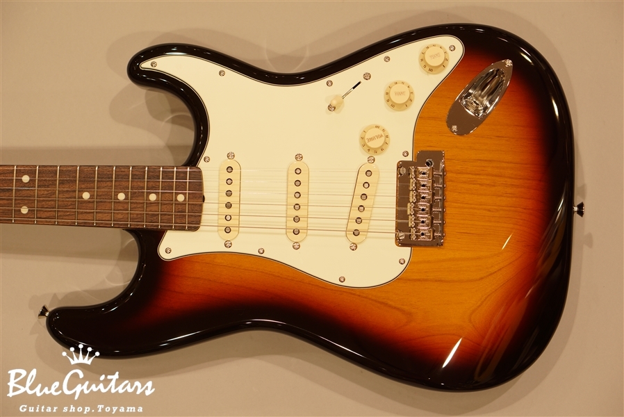 Fender Made In Japan Hybrid 60s Stratocaster - 3-Color Sunburst