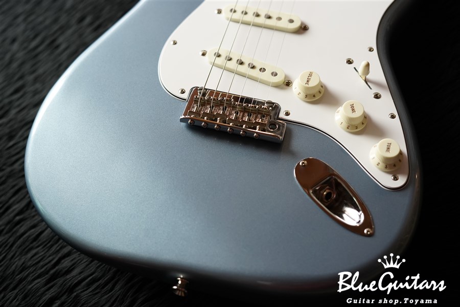 Made in Japan 2019 Limited Collection Stratocaster - Ice Blue Metallic