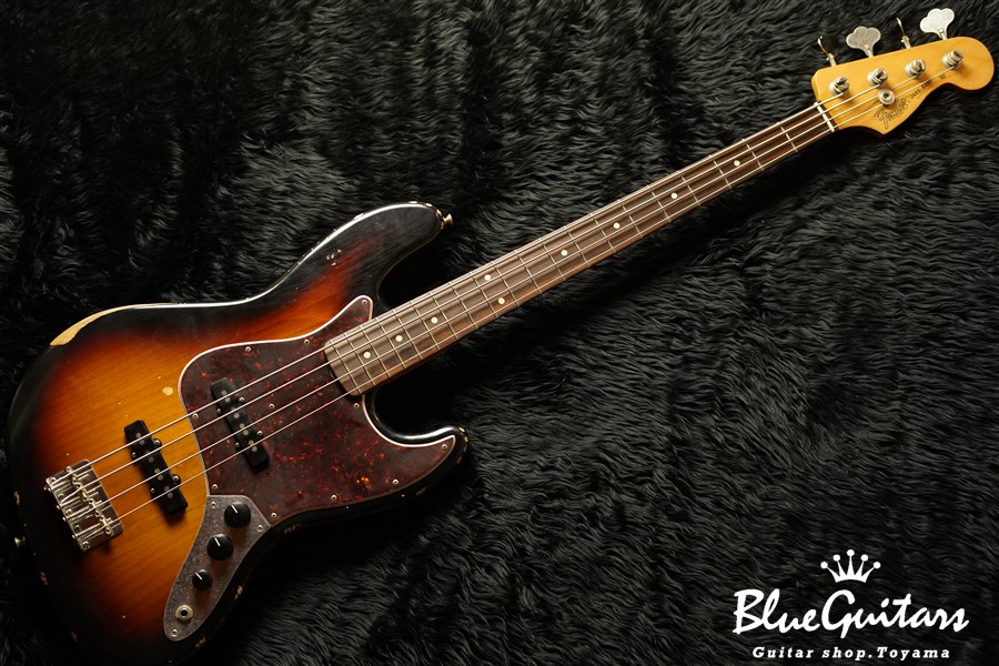 Fender Road Worn 60s Jazz Bass - 3-Color Sunburst | Blue Guitars