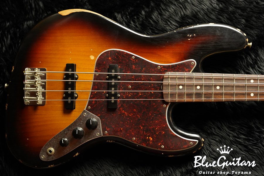 Fender Road Worn 60s Jazz Bass - 3-Color Sunburst | Blue Guitars