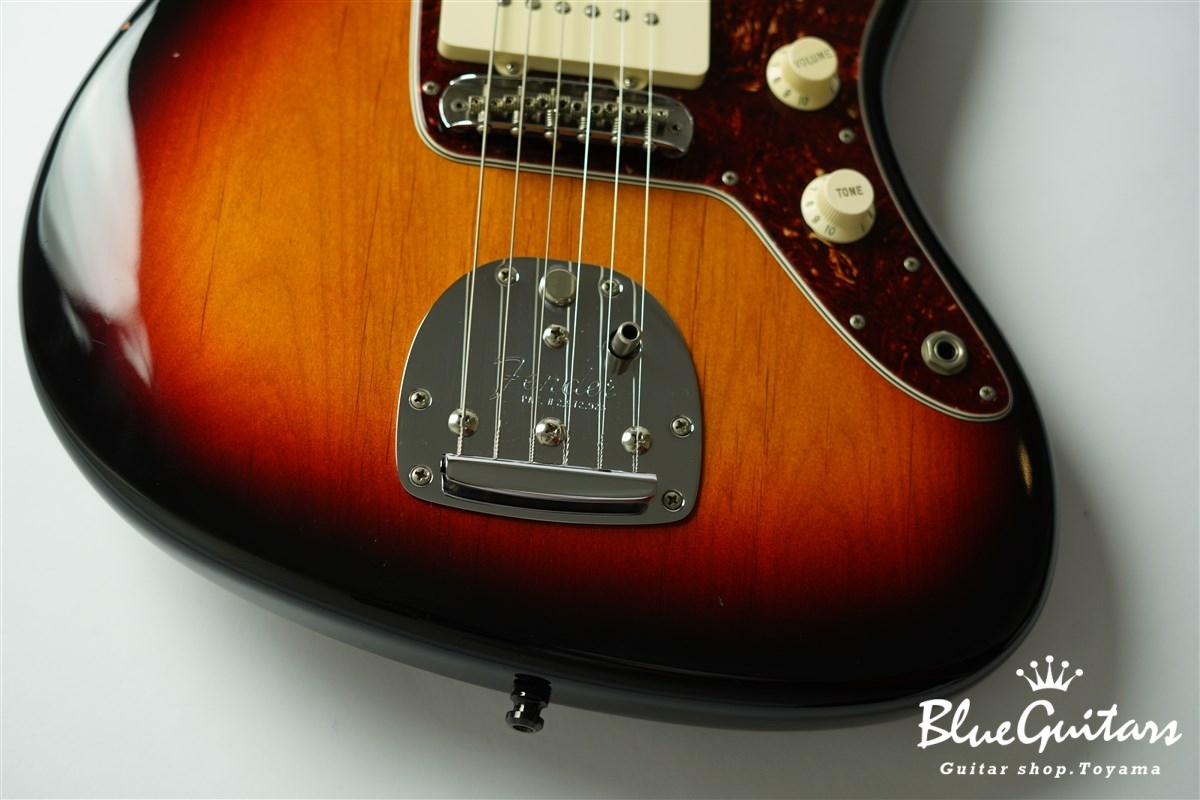 Fender American Vintage '62 Jazzmaster - 3-Color Sunburst | Blue 