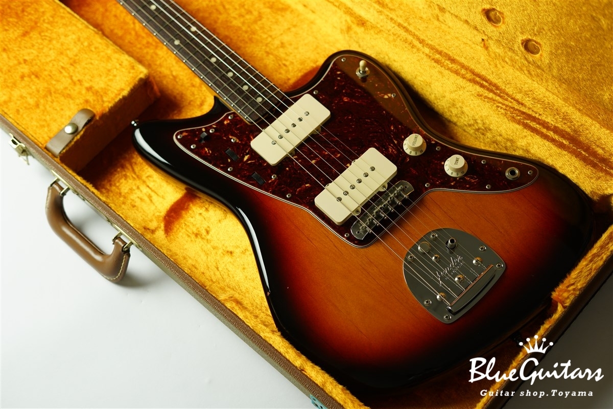 Fender American Vintage '62 Jazzmaster - 3-Color Sunburst | Blue 