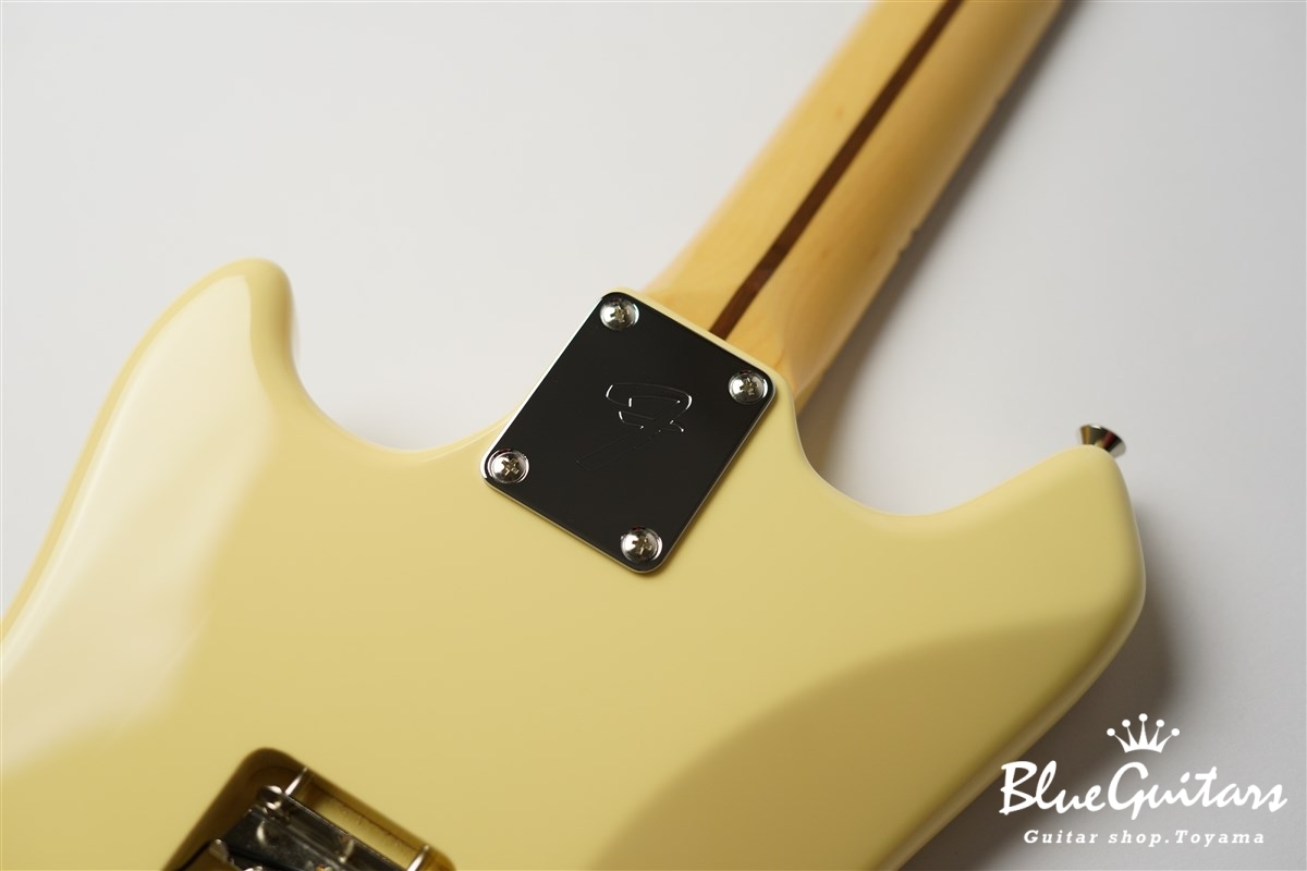 Fender Daiki Tsuneta Swinger - Vintage White | Blue Guitars Online Store