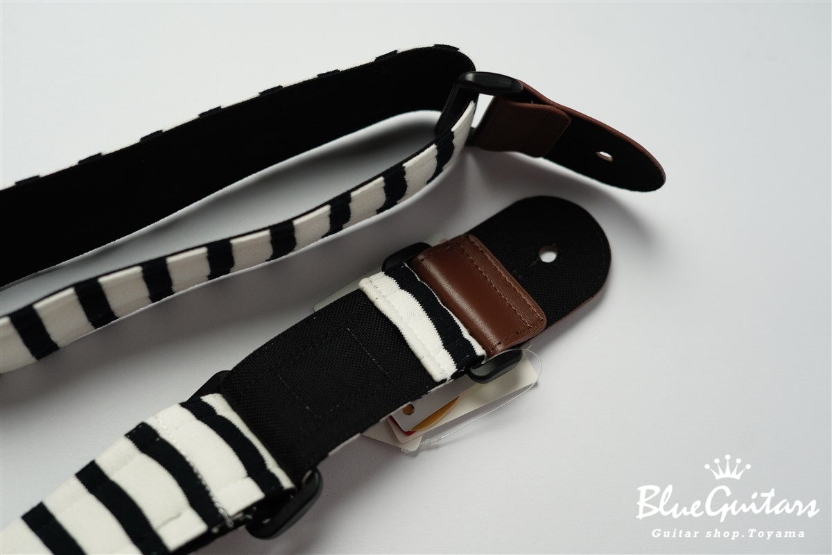 CHUMS Guitar Strap Sweat Nylon - Black Border / Black | Blue