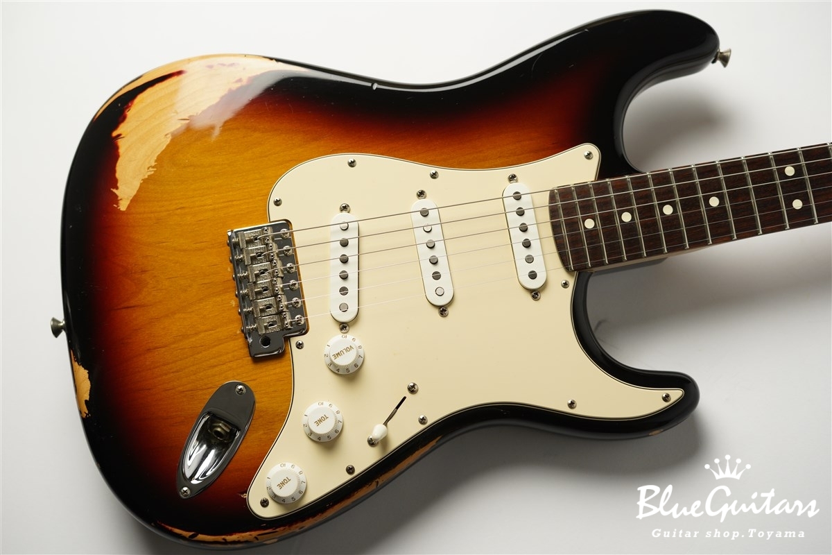 Fender Highway One Stratocaster - 3-Color Sunburst | Blue Guitars 