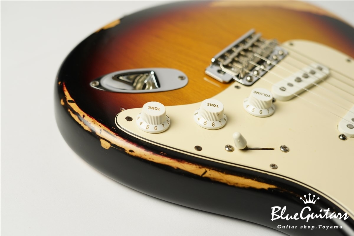 Fender Highway One Stratocaster - 3-Color Sunburst | Blue Guitars 