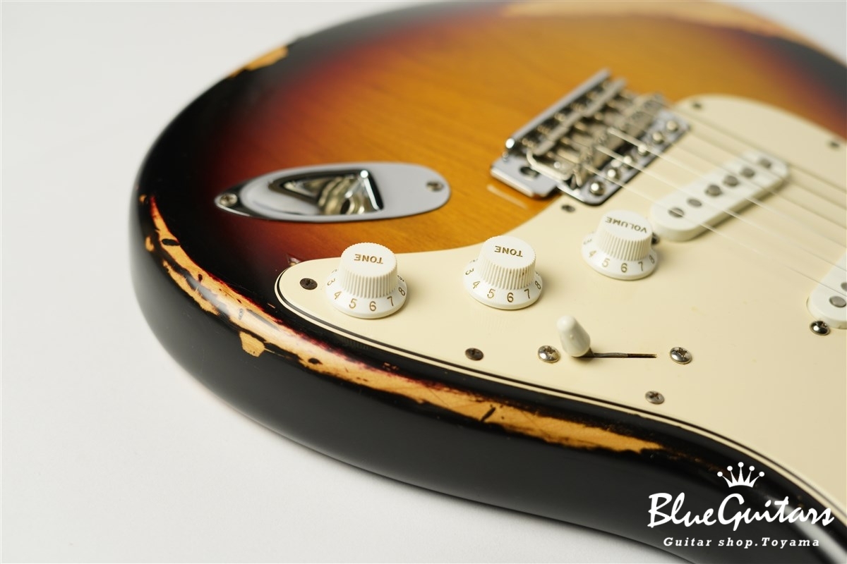 Fender Highway One Stratocaster - 3-Color Sunburst | Blue Guitars Online  Store