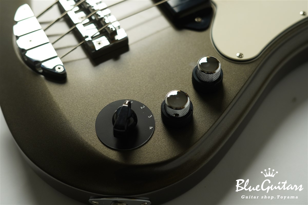 Supreme Collection Stormbreaker Bass - Charcoal Frost Metallic #23023