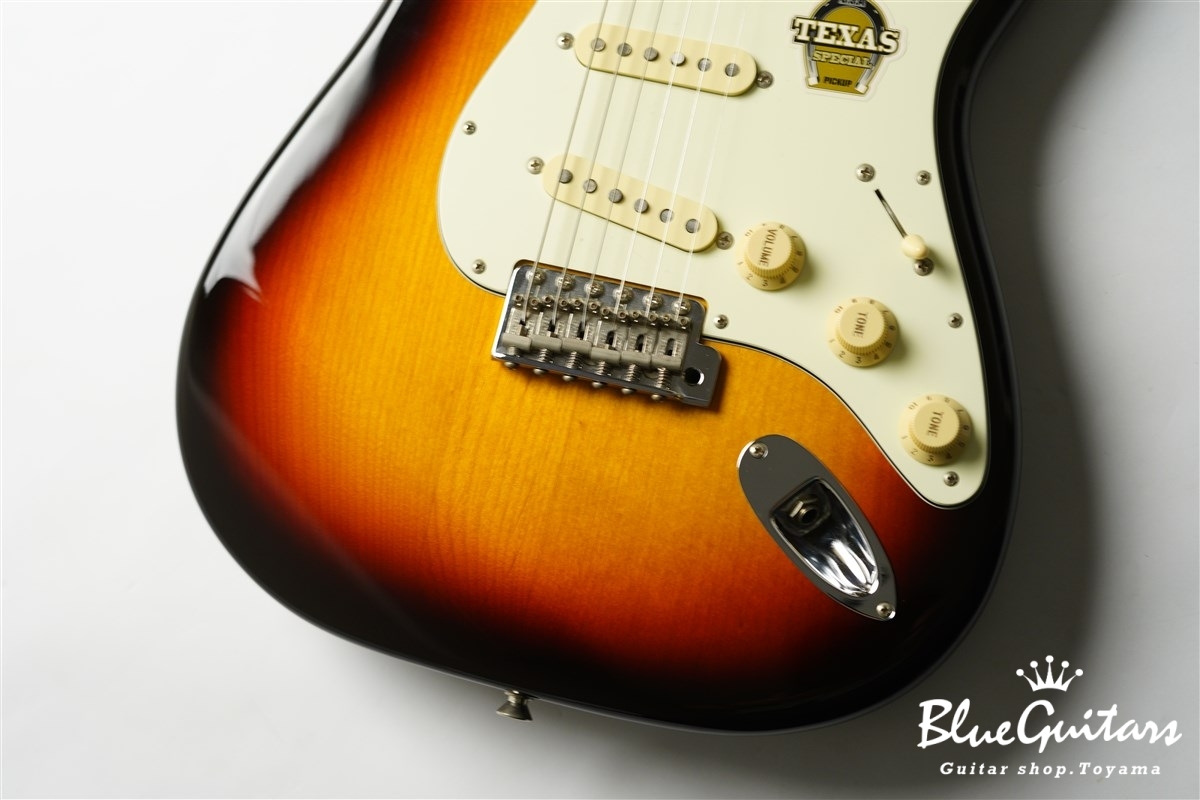 Fender JAPAN ST62-TX - 3-Tone Sunburst w/ Fender Hard Case | Blue 