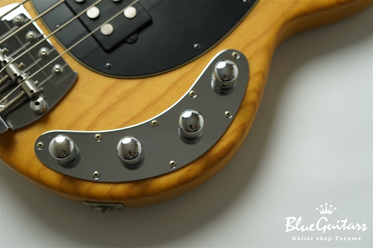 MUSIC MAN StingRay 4 - Velvet Natural | Blue Guitars Online