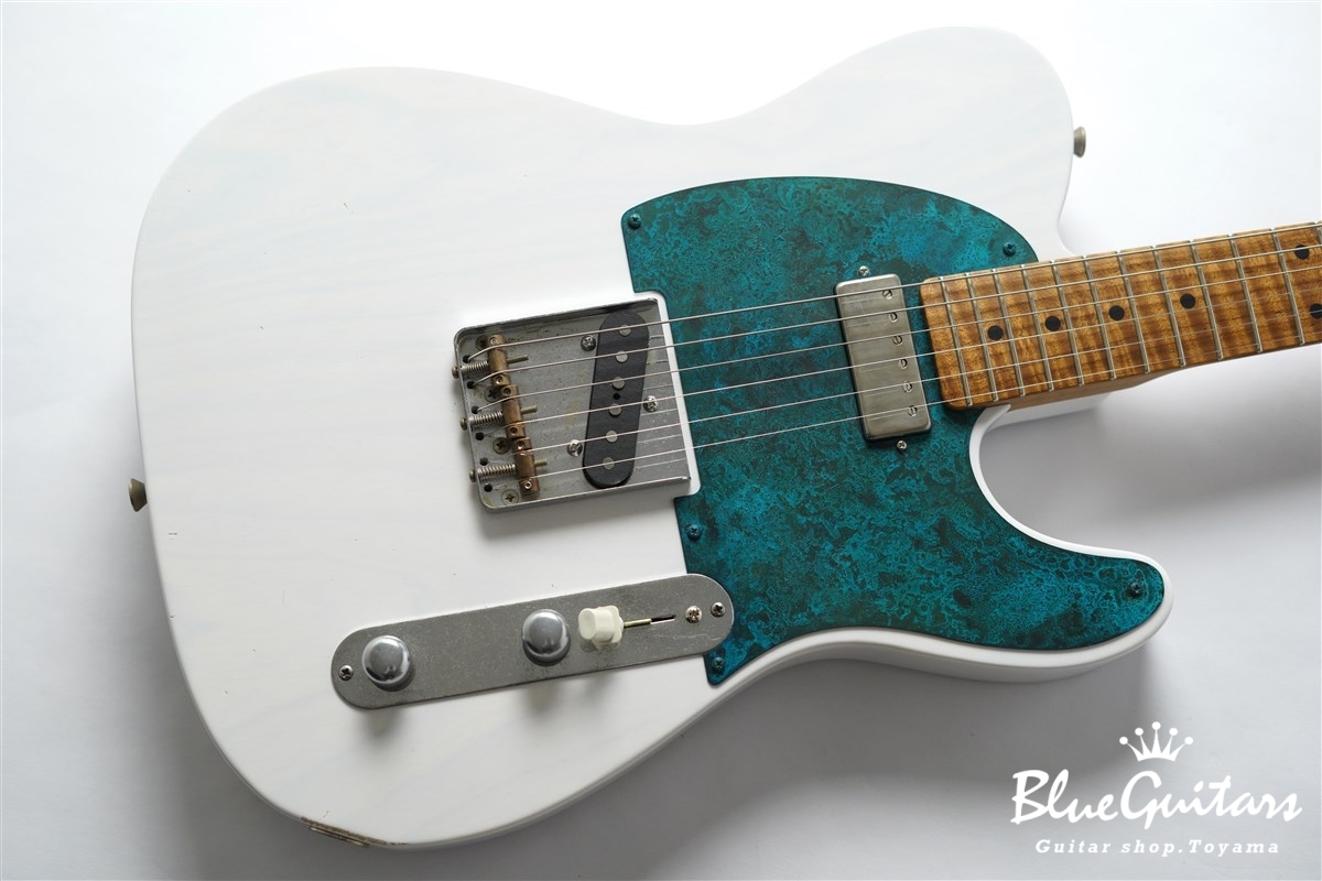Model T. #208 Light Aged - White Blonde with Blue