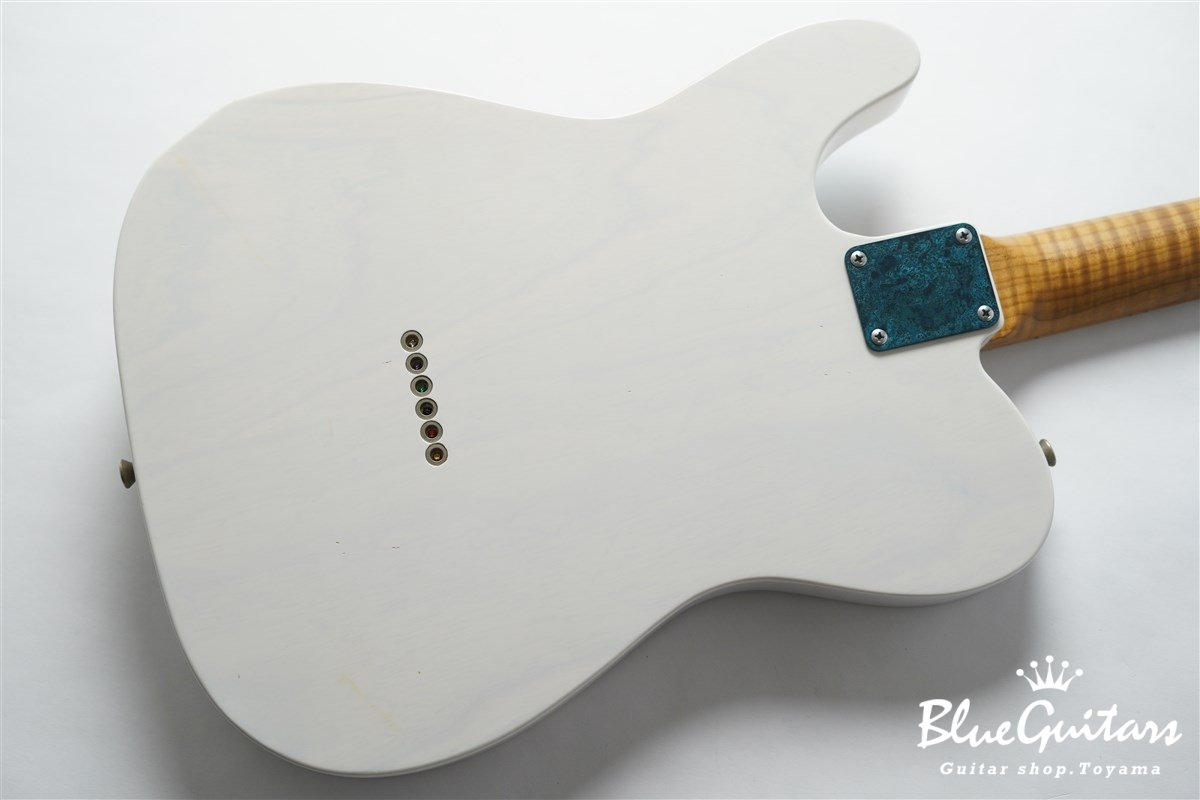 Model T. #208 Light Aged - White Blonde with Blue