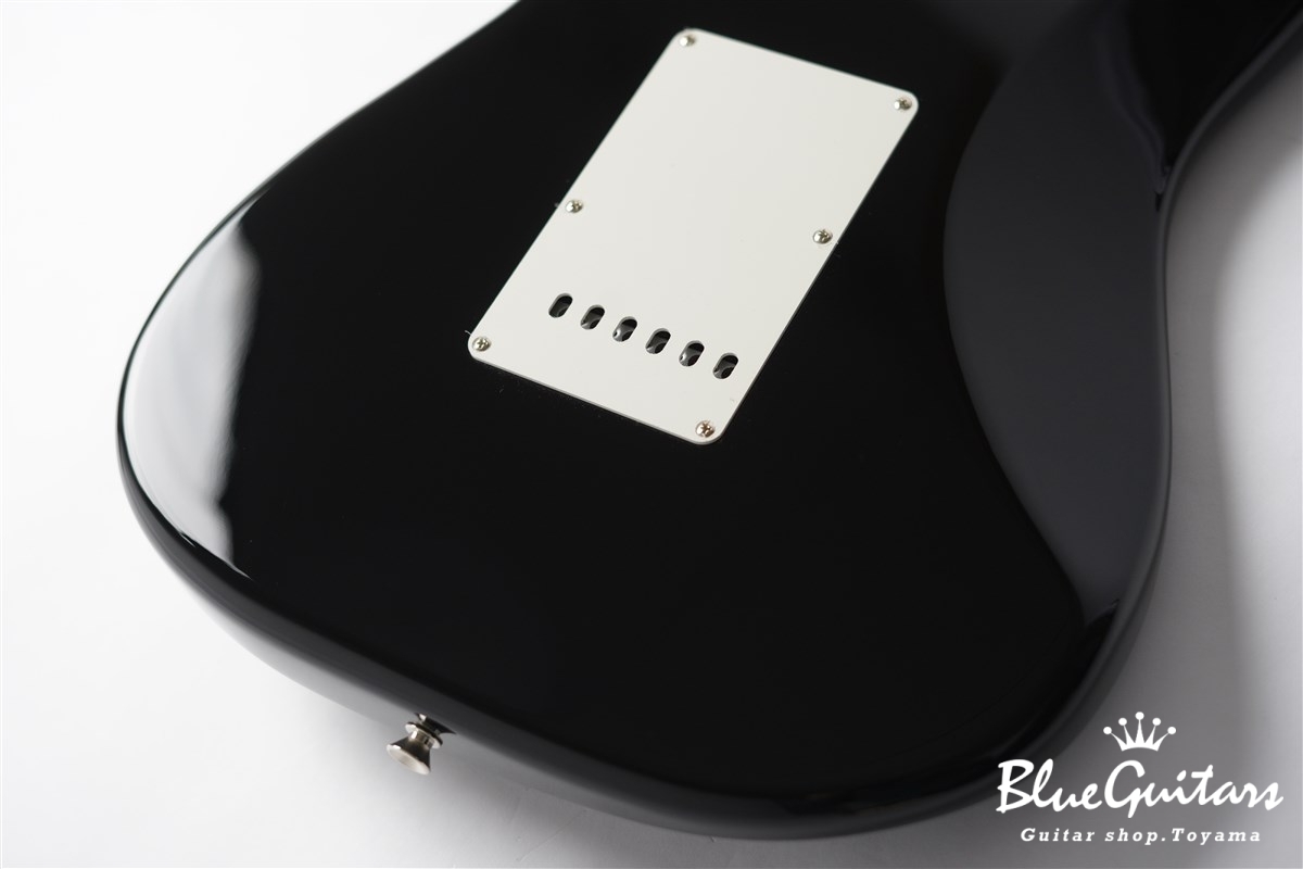 Made in Japan Traditional 2025 Collection ’60s Stratocaster - Competition Black / 3-Color Sunburst