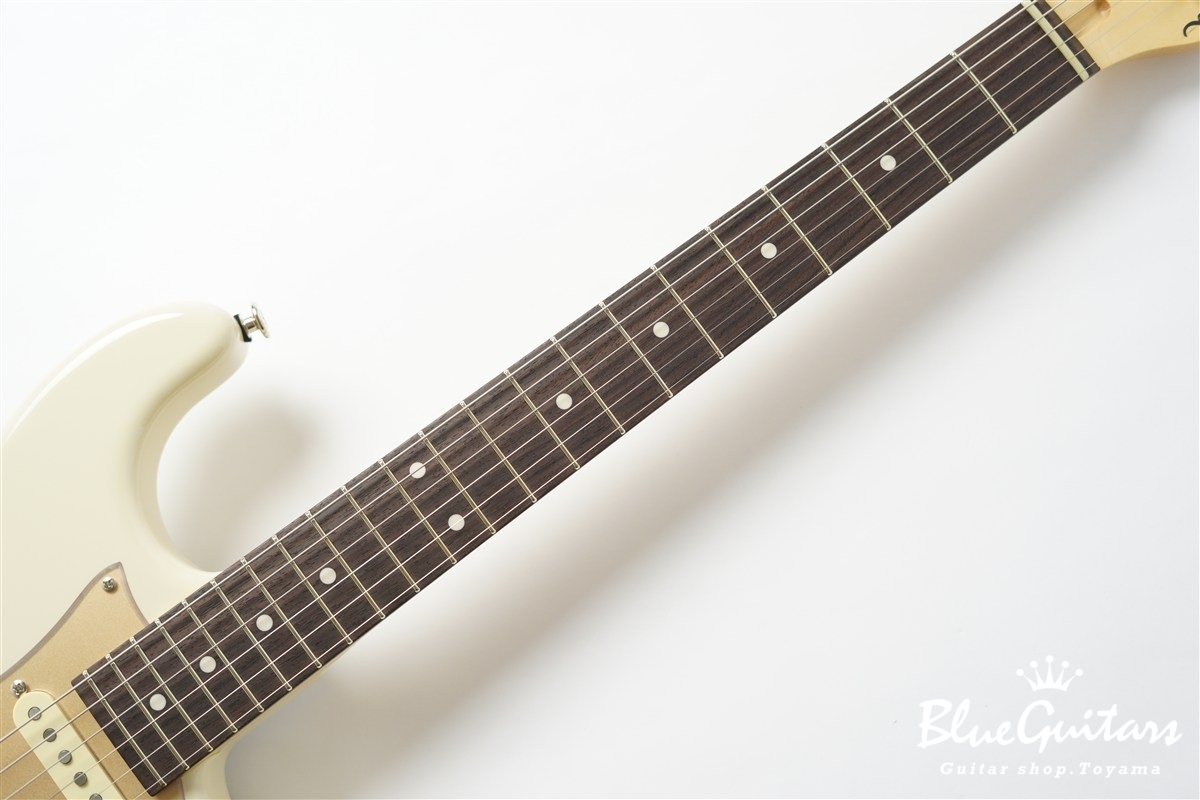 MC1-STD/R - Olympic White / Gold Acryl Pick Guard