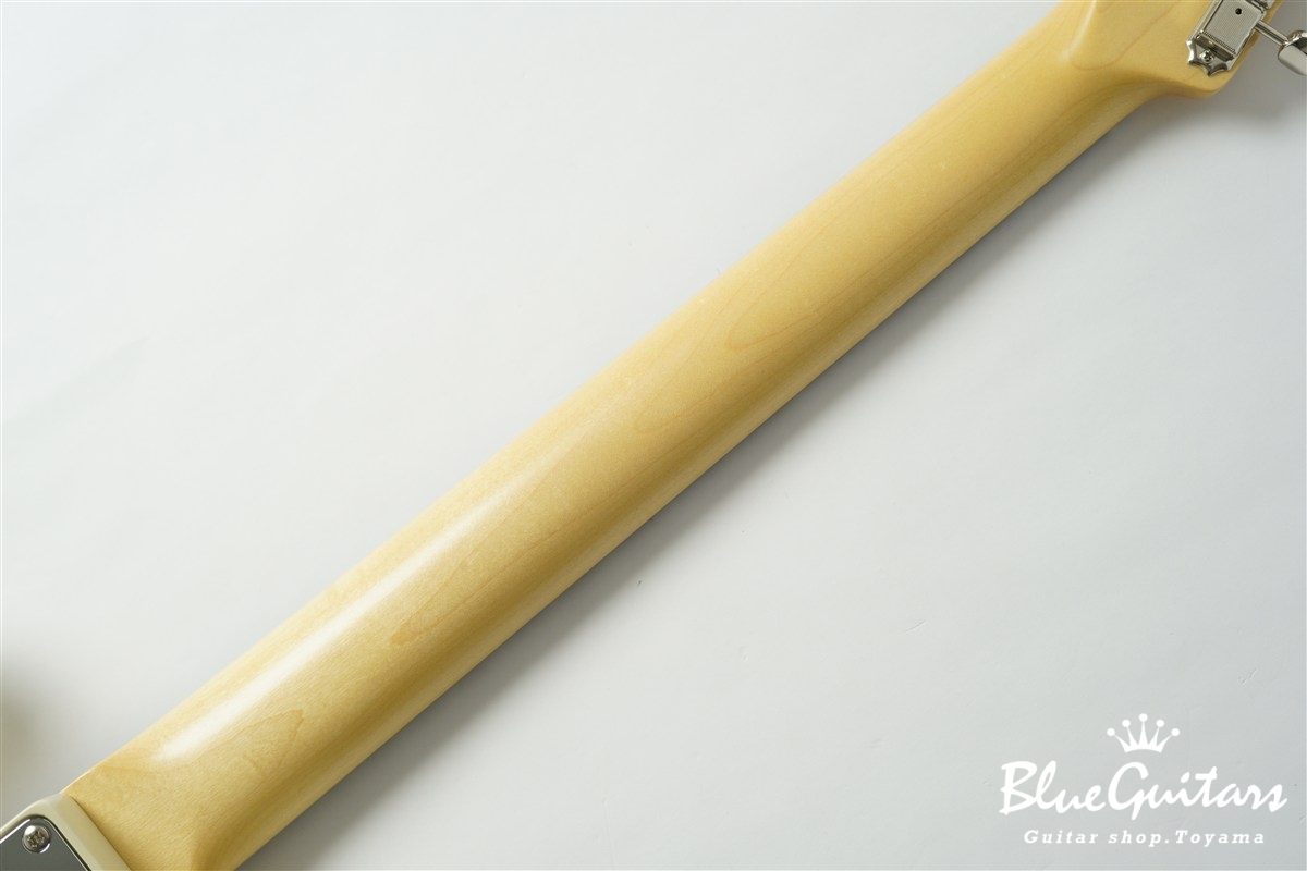 MC1-STD/R - Olympic White / Gold Acryl Pick Guard