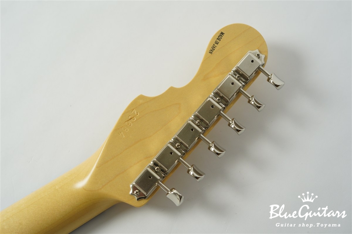 MC1-STD/R - Olympic White / Gold Acryl Pick Guard