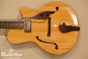 Arcus Thinbody Archtop - Tosa Cedar / Spanish Cedar