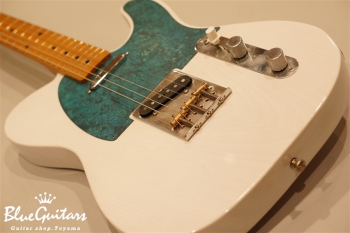 Model T. #002 Light Aged - White Blonde with Orii Blue