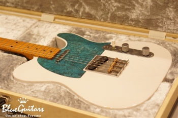 Model T. #002 Light Aged - White Blonde with Orii Blue