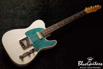 Model T. #014 Light Aged - White Blonde with Orii Blue