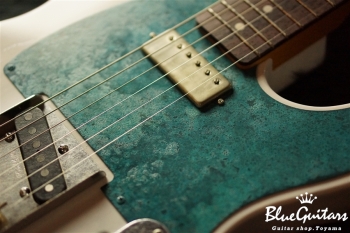 Model T. #014 Light Aged - White Blonde with Orii Blue