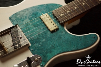 Model T. #014 Light Aged - White Blonde with Orii Blue