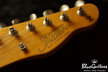 Model T. #014 Light Aged - White Blonde with Orii Blue