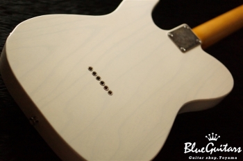 Model T. #014 Light Aged - White Blonde with Orii Blue