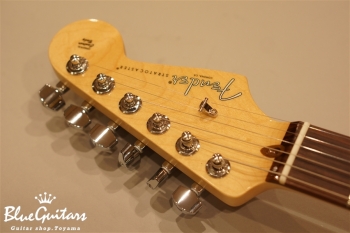 American Professional Stratocaster - Candy Apple Red