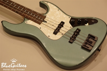 Vibe Standard-4 Model - Sage Green Metallic