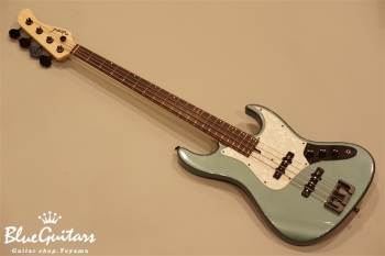Vibe Standard-4 Model - Sage Green Metallic