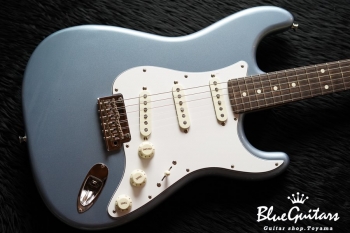 Made in Japan 2019 Limited Collection Stratocaster - Ice Blue Metallic