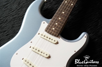 Made in Japan 2019 Limited Collection Stratocaster - Ice Blue Metallic