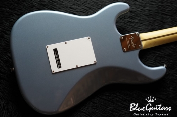 Made in Japan 2019 Limited Collection Stratocaster - Ice Blue Metallic