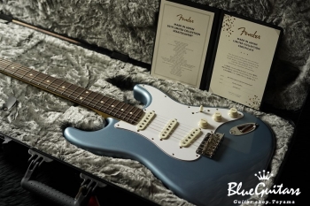 Made in Japan 2019 Limited Collection Stratocaster - Ice Blue Metallic