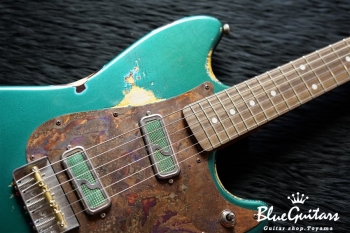 IRIS #026 - Metallic Green over 3Tone Sunburst 