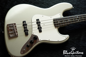 BETA J4 - Inca Silver