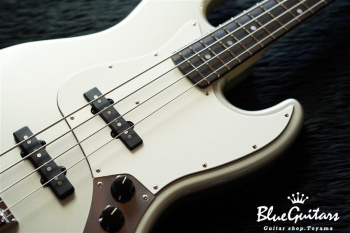 BETA J4 - Inca Silver