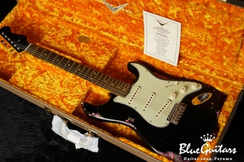 Team Built Limited Edition 1960’s Stratocaster Journeyman Relic Black over Pink Paisley