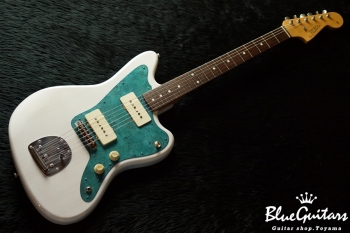 Model JM. #024 Light Aged - White Blonde with Orii Blue