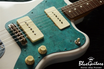 Model JM. #024 Light Aged - White Blonde with Orii Blue