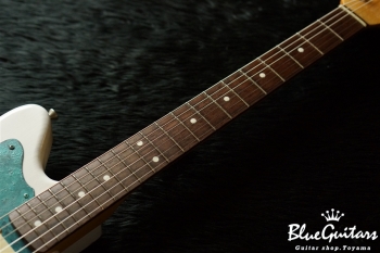 Model JM. #024 Light Aged - White Blonde with Orii Blue