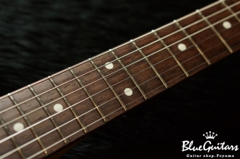 Model JM. #024 Light Aged - White Blonde with Orii Blue